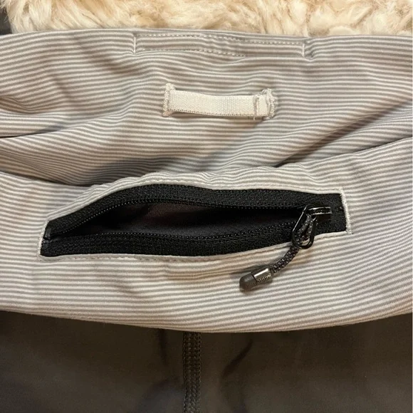 Lululemon Gray Cropped Workout Leggings - Picture 14 of 15